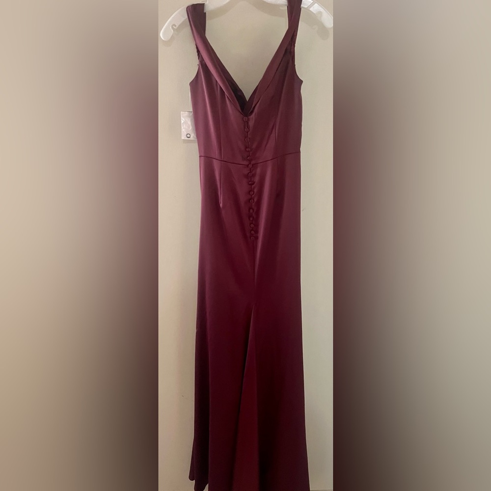Davids Bridal bridesmaid off shoulder mermaid dress size 4, wine color, NWT